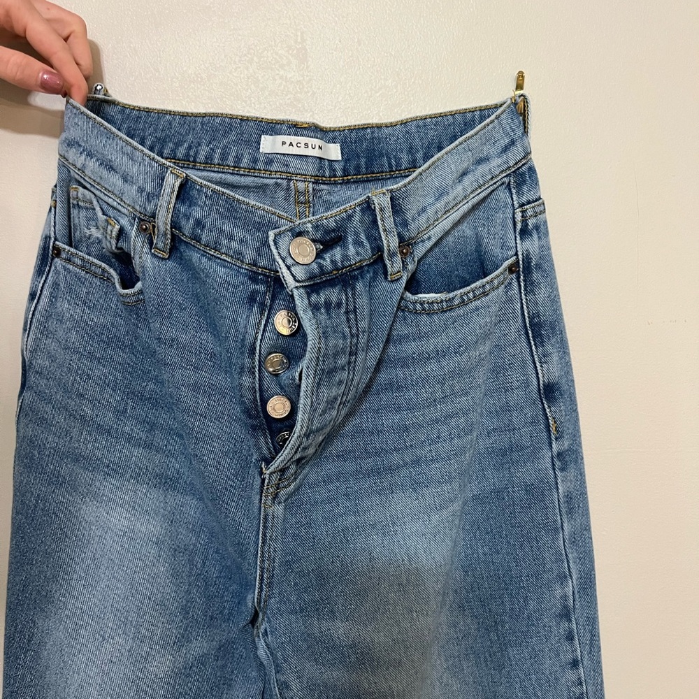 PacSun button up denim jeans size 26. Straight leg mom-Jean. Streetwear.